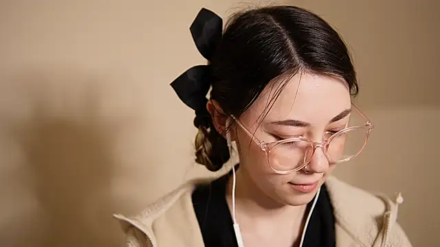 chibi moon  online show from December 14, 10:39 pm