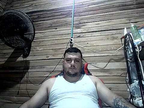 Snapshot of Arcangel_05 chatting on May 28, 5:15 am Arcangel 05 online show from May 28, 5:15 am