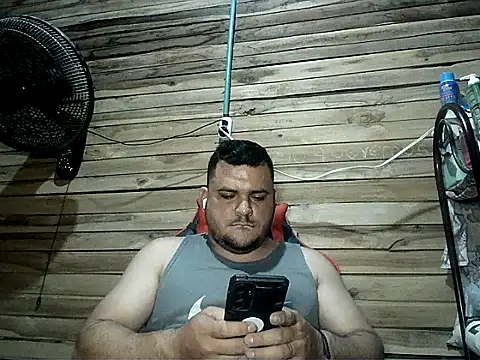 Snapshot of Arcangel_05 chatting on June 25, 5:34 am Arcangel 05 online show from June 25, 5:34 am