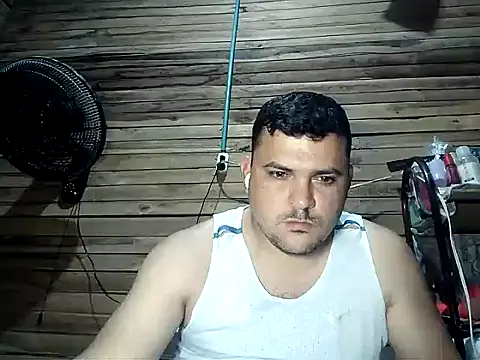 Snapshot of Arcangel_05 chatting on July 10, 4:45 am Arcangel 05 online show from July 10, 4:45 am