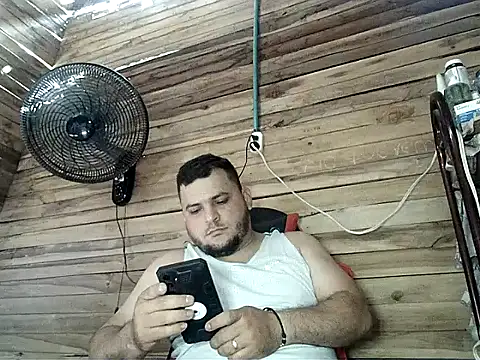 Snapshot of Arcangel_05 chatting on May 20, 3:31 pm Arcangel 05 online show from May 20, 3:31 pm