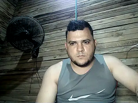 Snapshot of Arcangel_05 chatting on July 1, 4:35 am Arcangel 05 online show from July 1, 4:35 am
