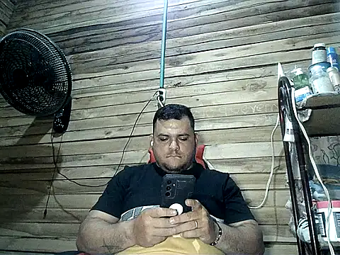 Snapshot of Arcangel_05 chatting on May 24, 6:24 am Arcangel 05 online show from May 24, 6:24 am
