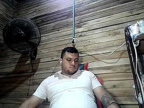 Snapshot of Arcangel_05 chatting on May 26, 4:21 am Arcangel 05 online show from May 26, 4:21 am