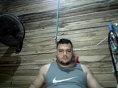 Snapshot of Arcangel_05 chatting on June 25, 4:10 am Arcangel 05 online show from June 25, 4:10 am