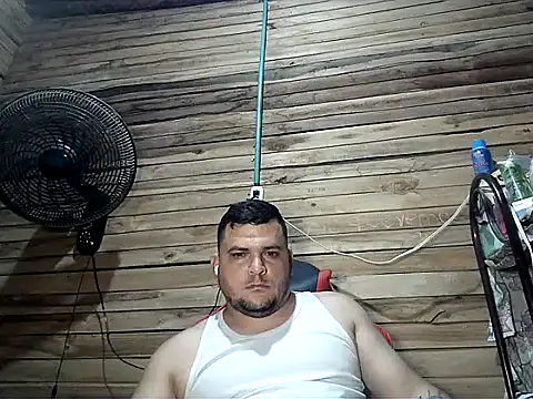 Snapshot of Arcangel_05 chatting on June 26, 5:02 am Arcangel 05 online show from June 26, 5:02 am