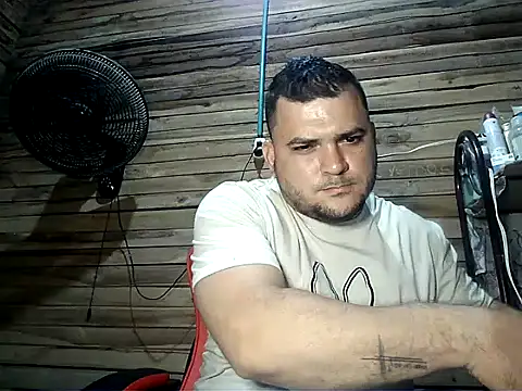 Snapshot of Arcangel_05 chatting on June 21, 11:54 pm Arcangel 05 online show from June 21, 11:54 pm