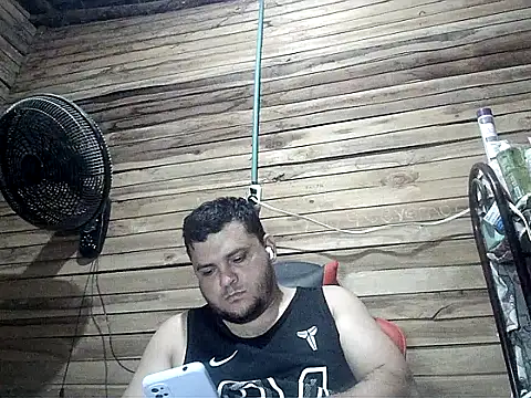 Snapshot of Arcangel_05 chatting on June 19, 4:40 am Arcangel 05 online show from June 19, 4:40 am