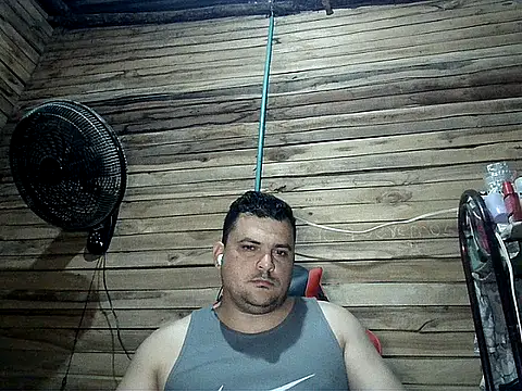 Snapshot of Arcangel_05 chatting on July 9, 3:40 am Arcangel 05 online show from July 9, 3:40 am