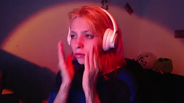 Snapshot of MaryJannes chatting on December 3, 10:25 am MaryJannes online show from December 3, 10:25 am