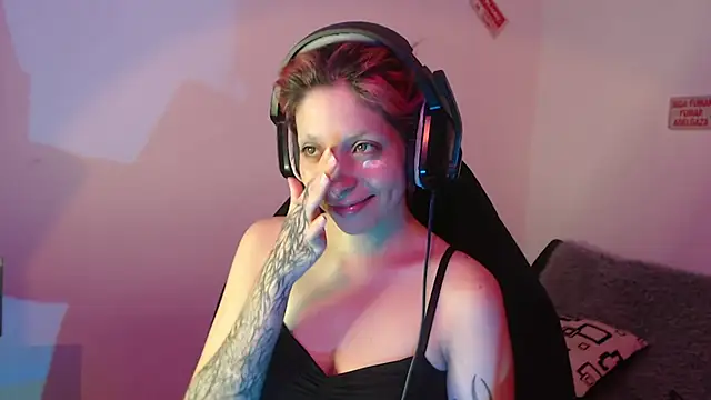 Snapshot of MaryJannes chatting on November 6, 10:58 pm MaryJannes online show from November 6, 10:58 pm