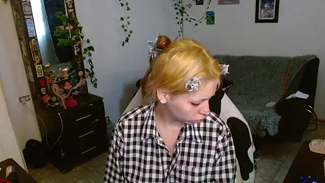 Snapshot of MaryJannes chatting on February 13, 1:44 pm MaryJannes online show from February 13, 1:44 pm