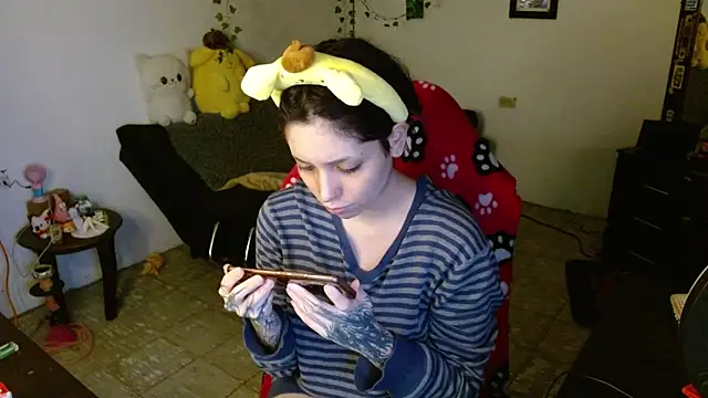 Snapshot of MaryJannes chatting on April 22, 7:26 am MaryJannes online show from April 22, 7:26 am