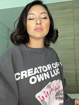 alexademie1 online show from November 30, 7:53 am