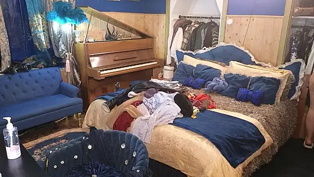 VanessaDoyle online show from January 6, 8:02 pm