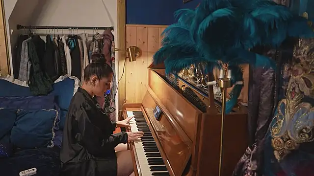 VanessaDoyle online show from March 8, 6:11 pm