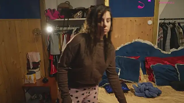 Snapshot of VanessaDoyle chatting on February 14, 8:20 pm VanessaDoyle online show from February 14, 8:20 pm