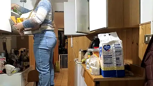 Snapshot of VanessaDoyle chatting on February 23, 5:35 pm VanessaDoyle online show from February 23, 5:35 pm