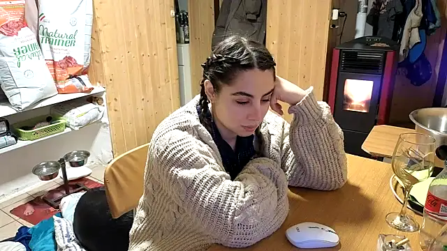 Snapshot of VanessaDoyle chatting on February 10, 9:25 pm VanessaDoyle online show from February 10, 9:25 pm