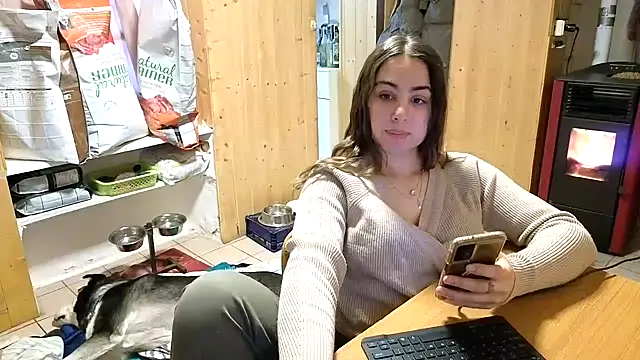 Snapshot of VanessaDoyle chatting on February 11, 9:31 am VanessaDoyle online show from February 11, 9:31 am