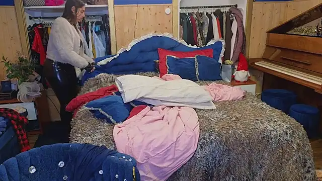 Snapshot of VanessaDoyle chatting on November 28, 5:51 am VanessaDoyle online show from November 28, 5:51 am