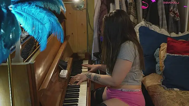 Snapshot of VanessaDoyle chatting on February 12, 6:07 pm VanessaDoyle online show from February 12, 6:07 pm