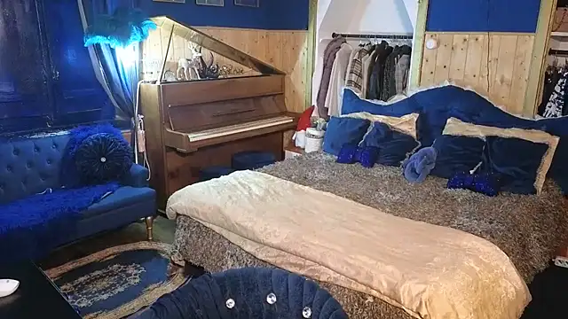 VanessaDoyle online show from December 19, 5:43 am