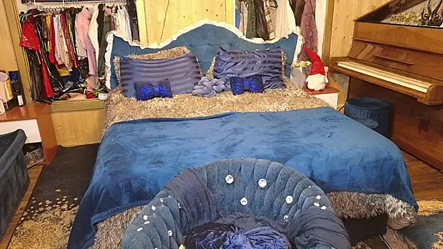 VanessaDoyle online show from December 4, 5:12 pm