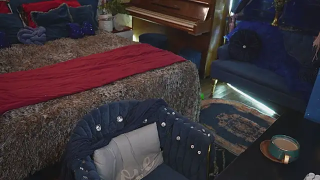 Snapshot of VanessaDoyle chatting on November 10, 12:59 am VanessaDoyle online show from November 10, 12:59 am