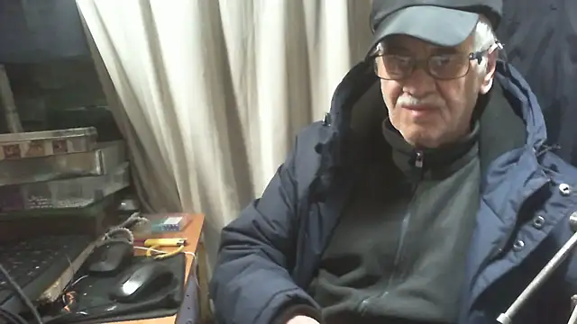 nonnomaturobisex online show from December 1, 8:04 am