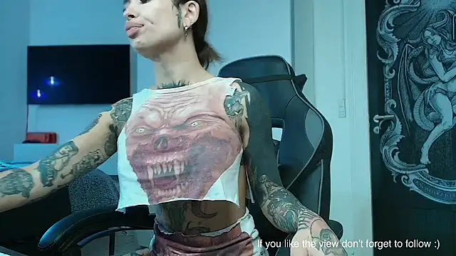 Snapshot of Rubbernina chatting on March 6, 2:51 pm Rubbernina online show from March 6, 2:51 pm