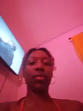 Snapshot of oliviaprettypussy chatting on June 13, 2:42 am oliviaprettypussy online show from June 13, 2:42 am