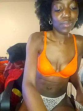 Snapshot of oliviaprettypussy chatting on October 24, 1:32 pm oliviaprettypussy online show from October 24, 1:32 pm