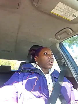 Snapshot of oliviaprettypussy chatting on November 10, 4:12 pm oliviaprettypussy online show from November 10, 4:12 pm