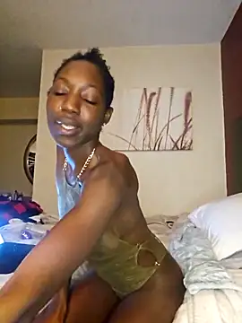 Snapshot of oliviaprettypussy chatting on October 28, 1:10 pm oliviaprettypussy online show from October 28, 1:10 pm