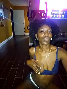 Snapshot of oliviaprettypussy chatting on October 18, 9:28 pm oliviaprettypussy online show from October 18, 9:28 pm