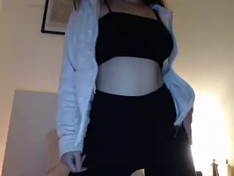 ocean eyess  online show from November 30, 6:52 pm