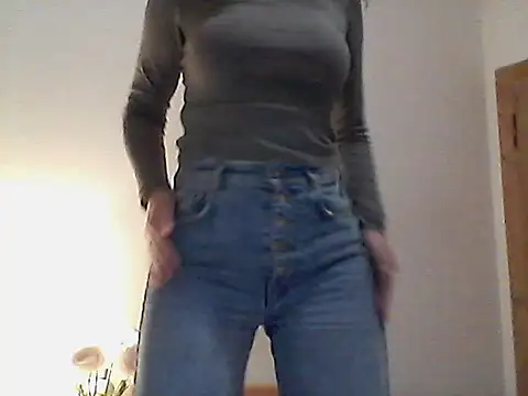 Snapshot of ocean_eyess_ chatting on April 21, 6:47 pm ocean eyess online show from April 21, 6:47 pm
