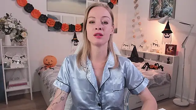 MissRightX online show from October 27, 10:05 am