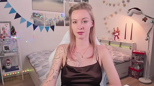Snapshot of MissRightX chatting on January 7, 3:12 pm MissRightX online show from January 7, 3:12 pm