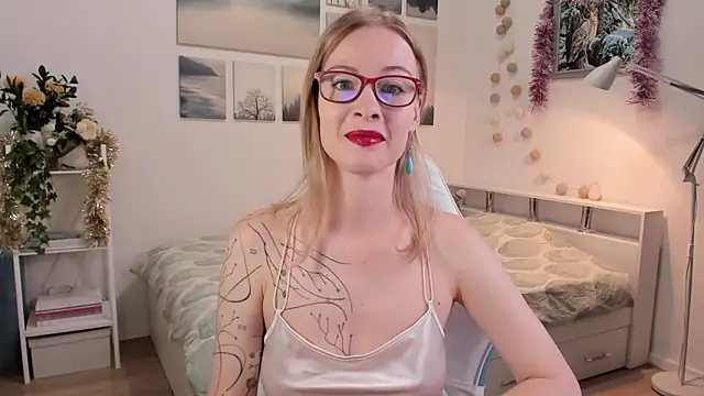 MissRightX online show from November 11, 9:15 am