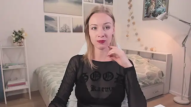 Snapshot of MissRightX chatting on September 8, 2:38 pm MissRightX online show from September 8, 2:38 pm