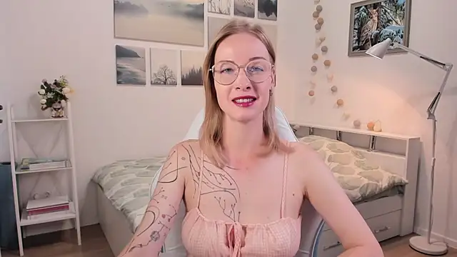 Snapshot of MissRightX chatting on September 9, 9:19 am MissRightX online show from September 9, 9:19 am