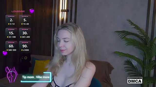 Holl1Would online show from March 18, 3:45 am