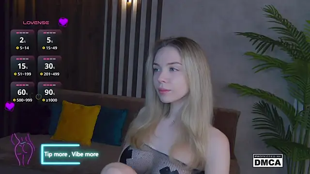 Holl1Would online show from February 21, 3:34 am