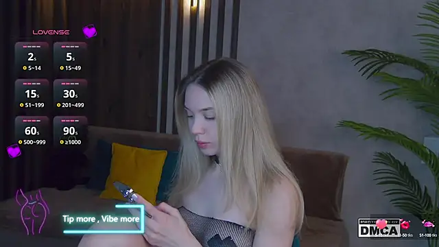 Holl1Would online show from March 2, 7:52 pm