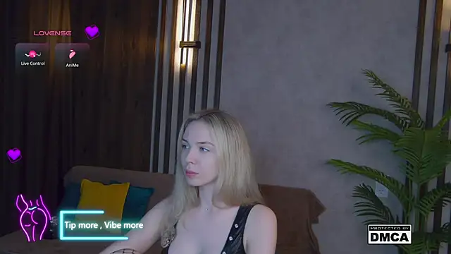 Holl1Would online show from March 12, 7:36 pm