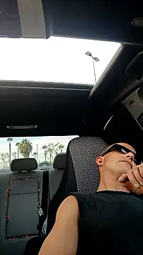 Snapshot of Roberts8inchcock chatting on November 28, 12:22 am Roberts8inchcock online show from November 28, 12:22 am