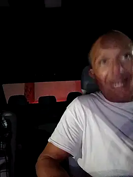 Snapshot of Roberts8inchcock chatting on November 4, 3:43 am Roberts8inchcock online show from November 4, 3:43 am