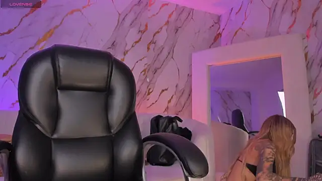 LexieWayne online show from March 31, 6:43 pm